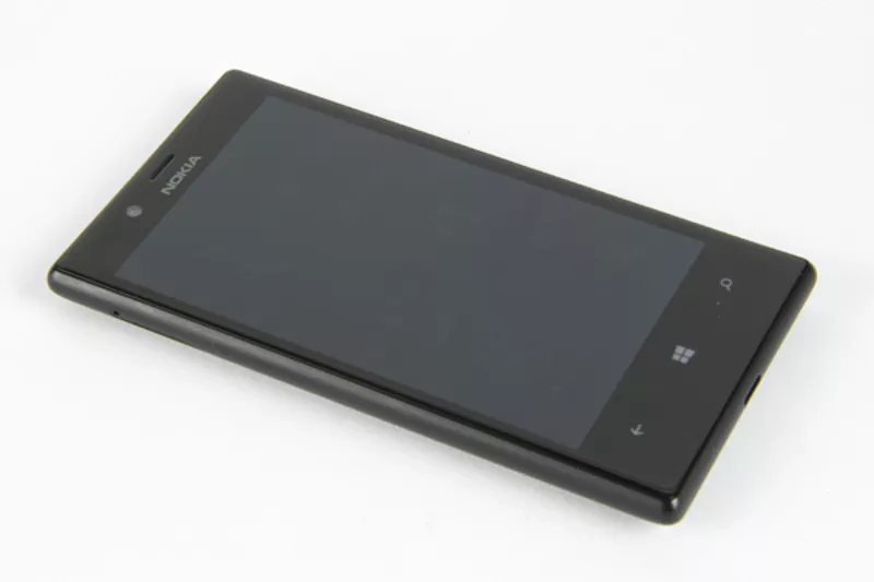 Продам Б/у на гарантии Nokia Lumia 720 чёрная (+Бампер+флешка 16гб)