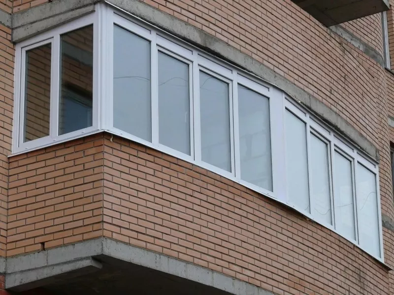 Остекление балконов пластиковыми окнами REHAU 2
